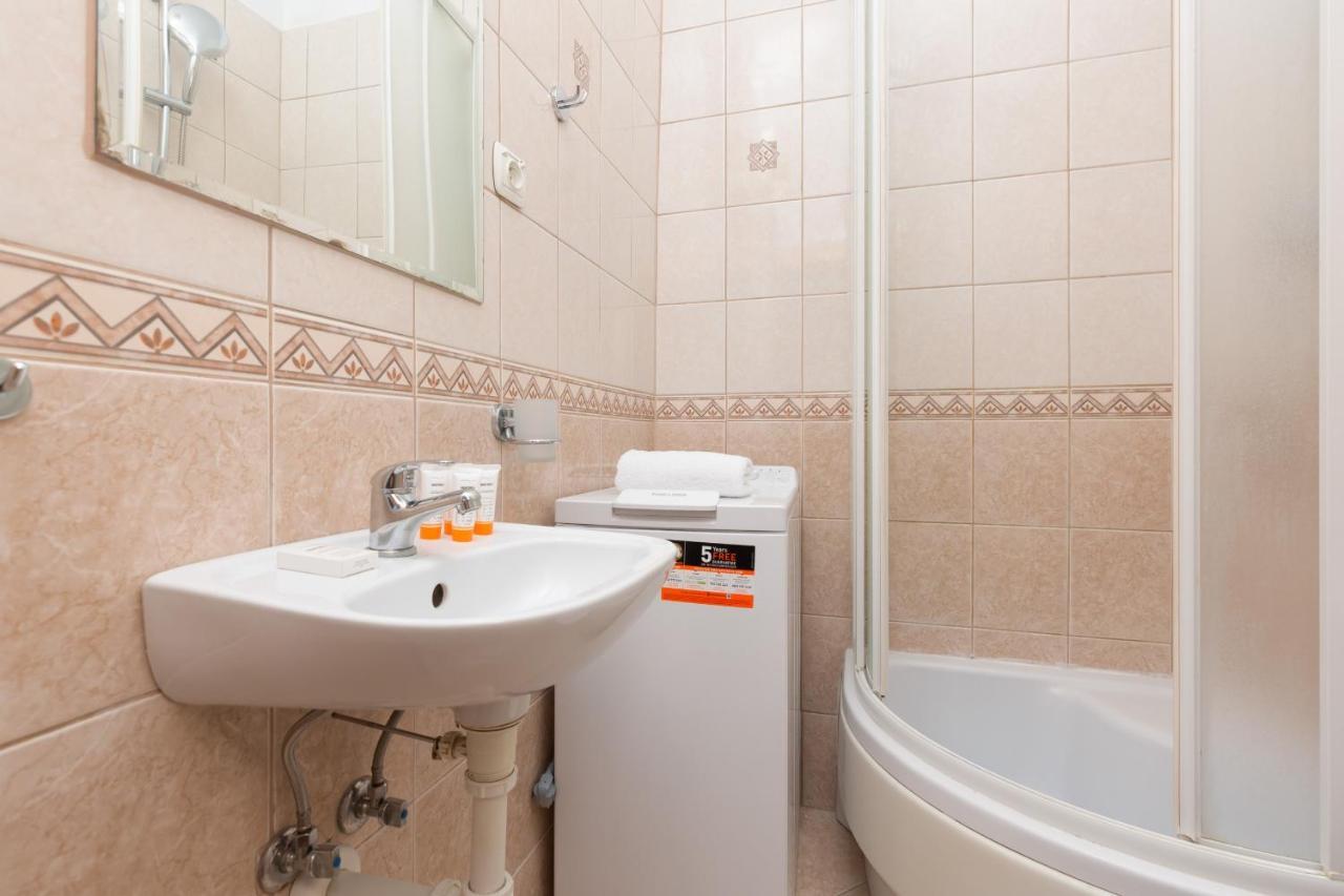 Metro Politechnika Studio Konstytucji By Renters Lejlighed Warszawa Eksteriør billede